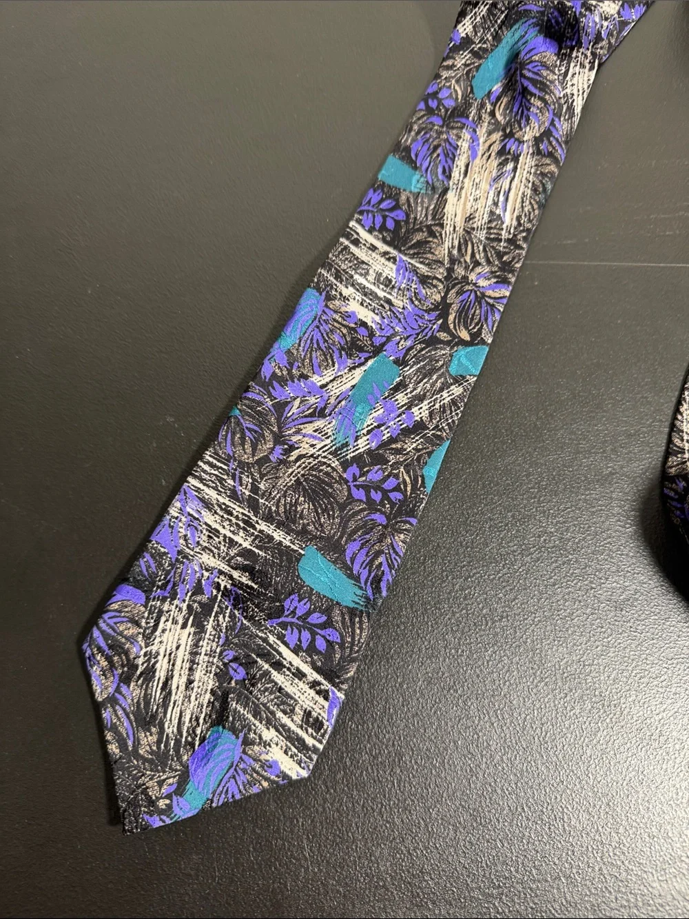 Pavone mens blue black floral abstract pattern 100% silk neck tie EUC